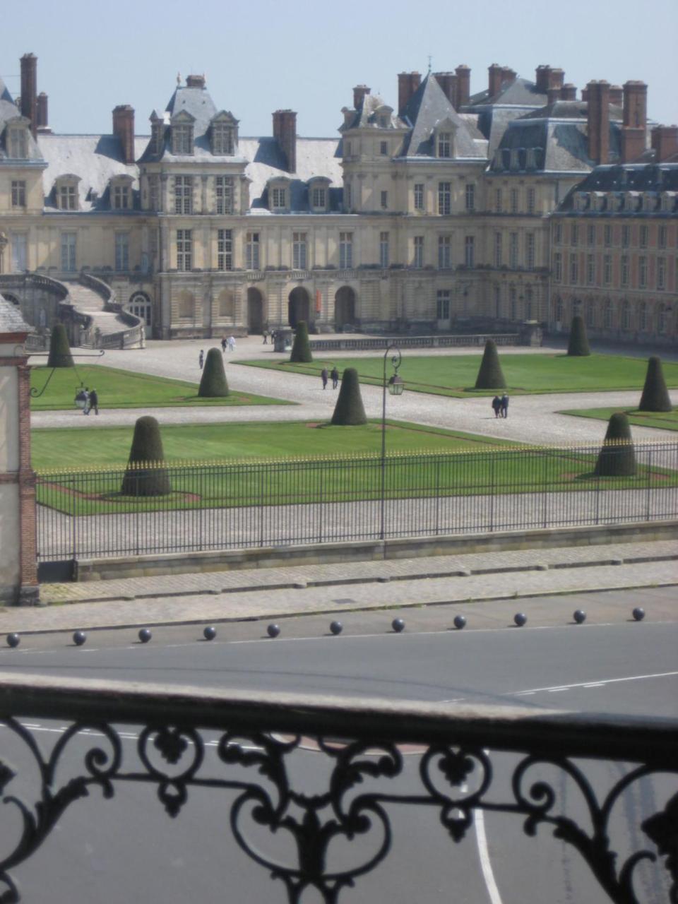 Hotel De Londres Fontainebleau Exteriör bild